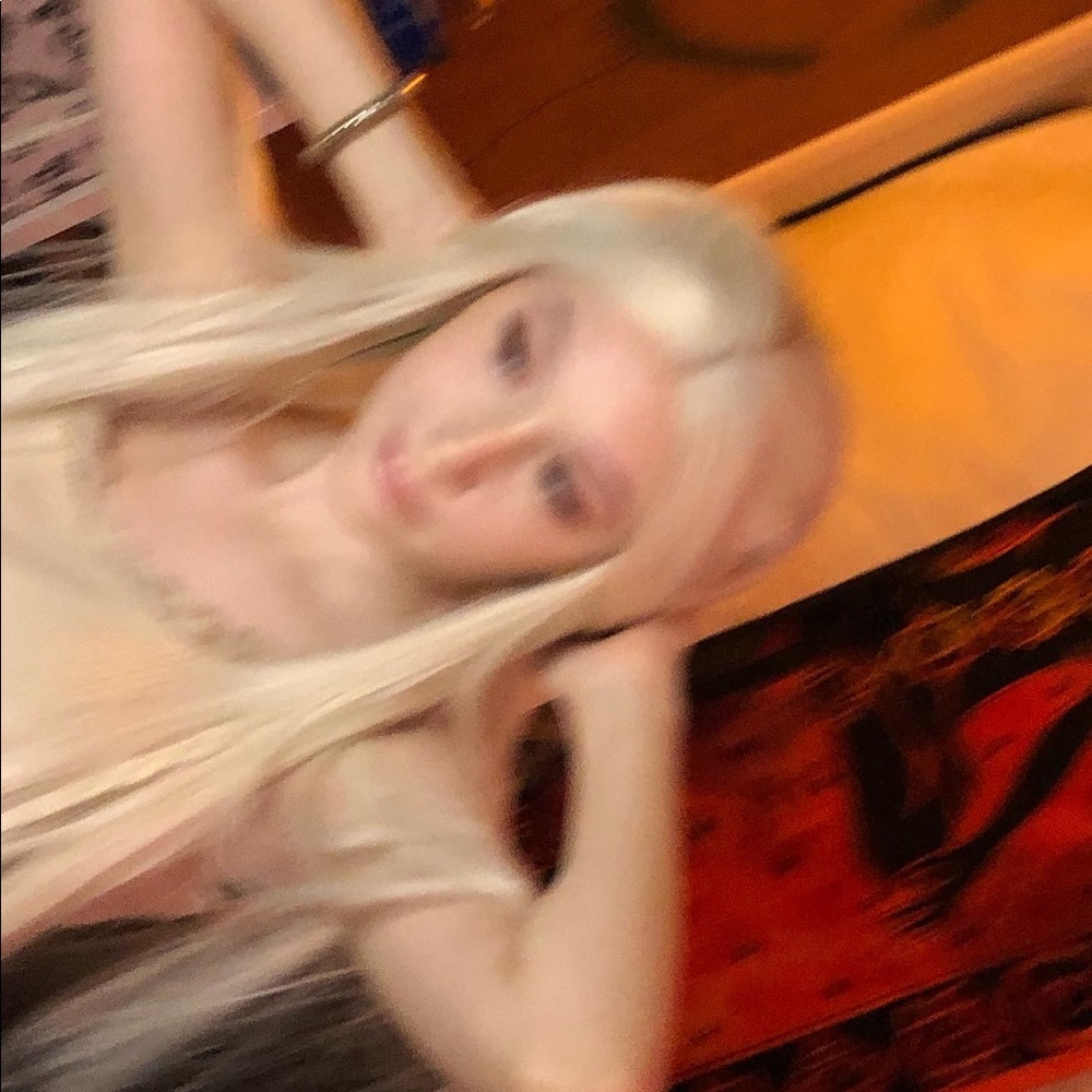 Meet your Posher, Chloe